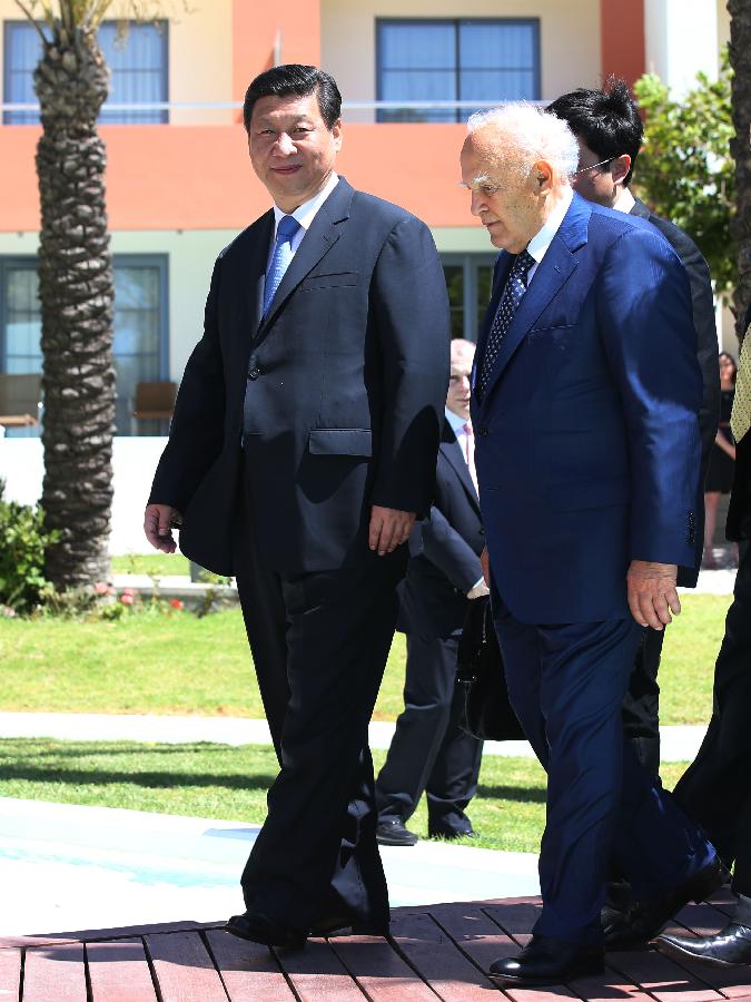 President Xi meets Greek counterpart