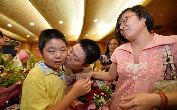 Chinese medical team leave for Guinea for 2-year aid mission