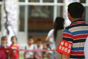 4 school kids die in knife attack