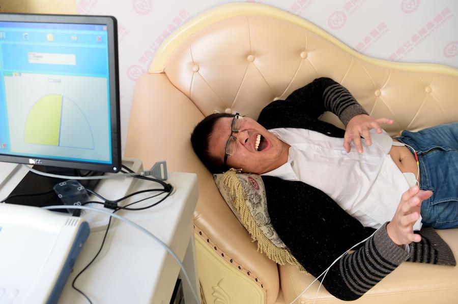 Men experience childbirth pain in E China