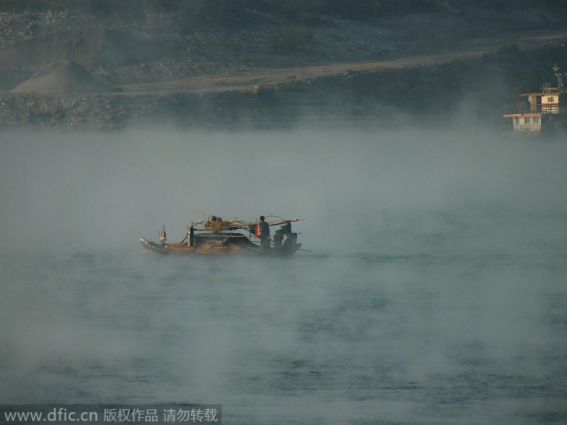 Early mist rises on Yangtze River