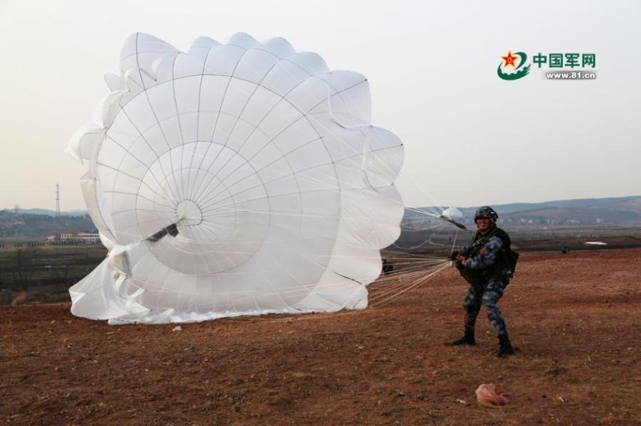 Recruits of airborne troops in parachute training