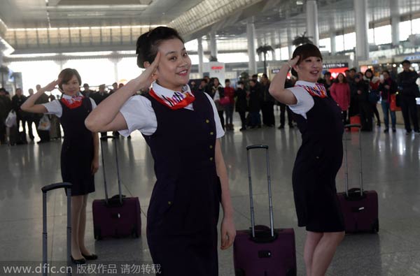 Dances welcome travelers on <EM>Chunyun</EM> journey