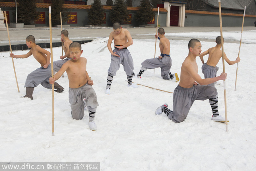 Buddhist monk breaks brick in kung fu
