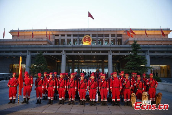 China Int'l search & rescue team leaves for Nepal
