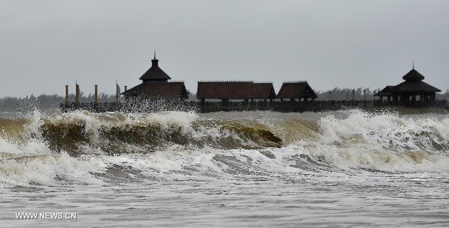 Typhoon Kujira makes landfall in S China