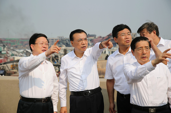 Premier Li pays tribute to firefighters killed in blasts