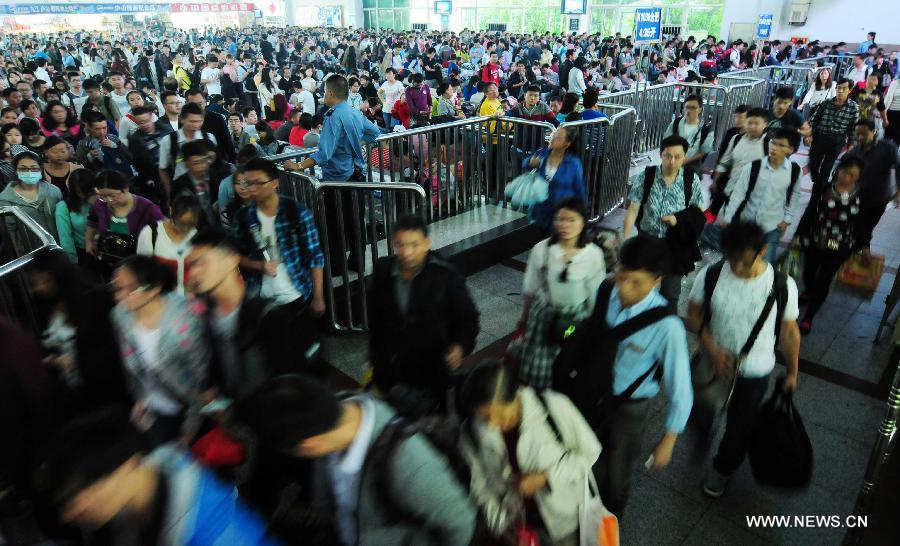 Holiday travel surges as vacationers return to work