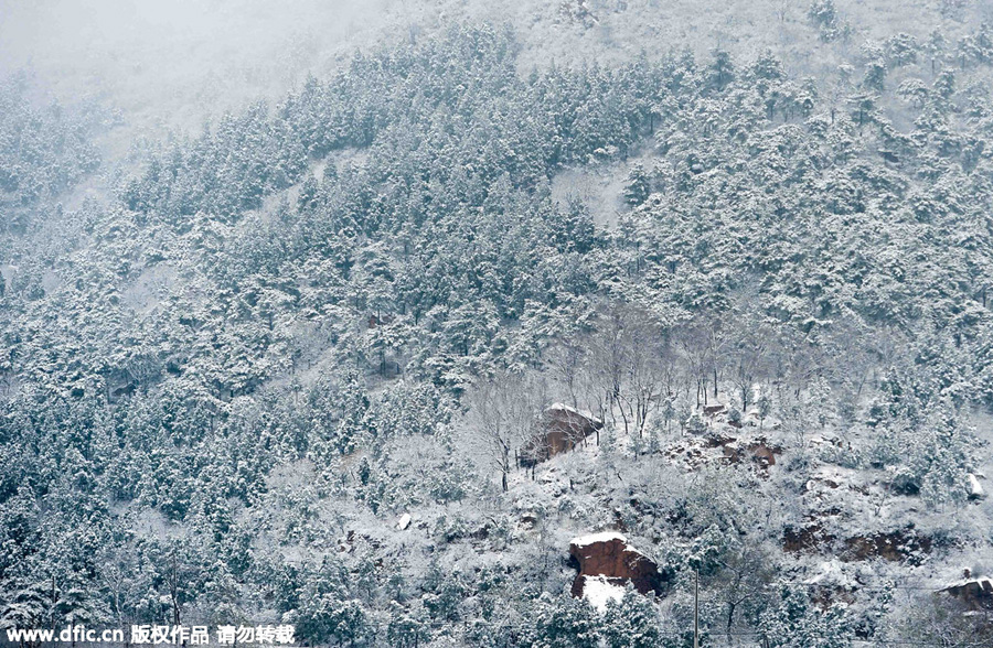 Snow-clad Juyongguan section of the Great Wall