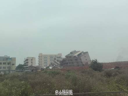 China cabinet sends group to coordinate landslide rescue