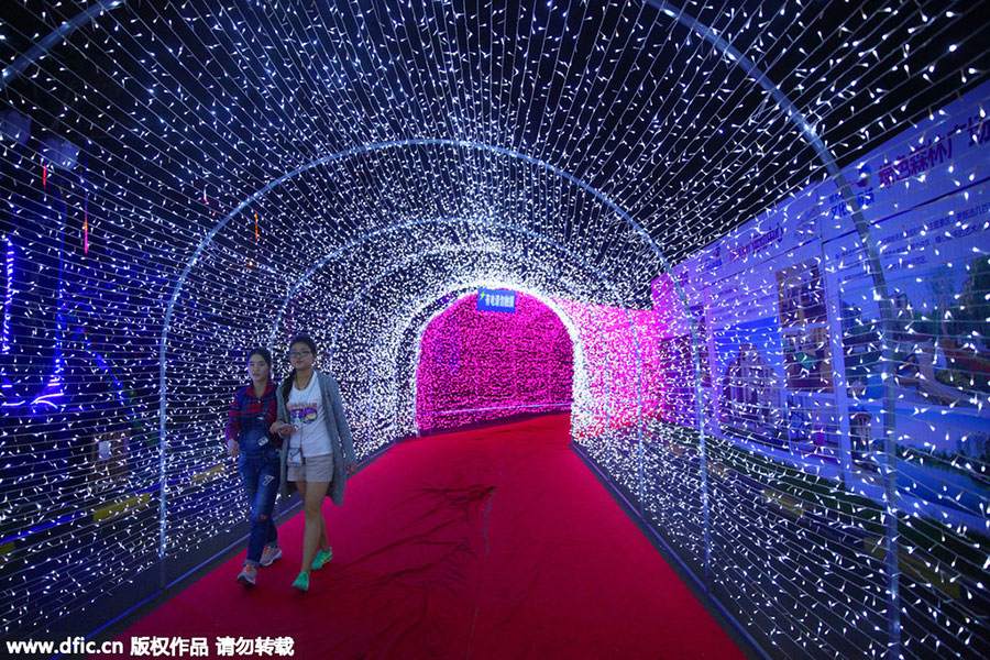 18 million lights illuminate S China city