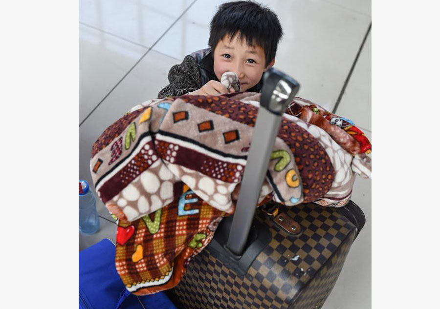 People start to return to work as Spring Festival holiday nearly ends