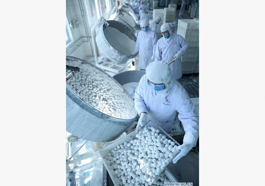 Cooks make <EM>Yuanxiao</EM> for upcoming Lantern Festival in Beijing