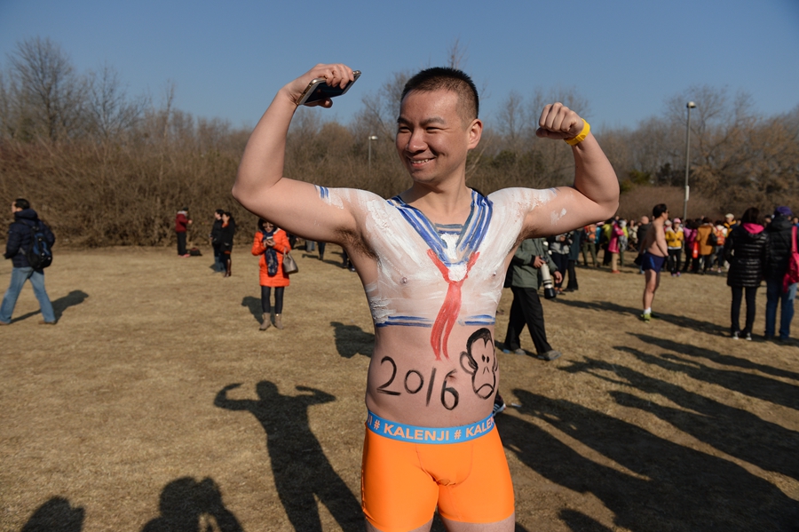 Runners take part in Beijing 'naked run'