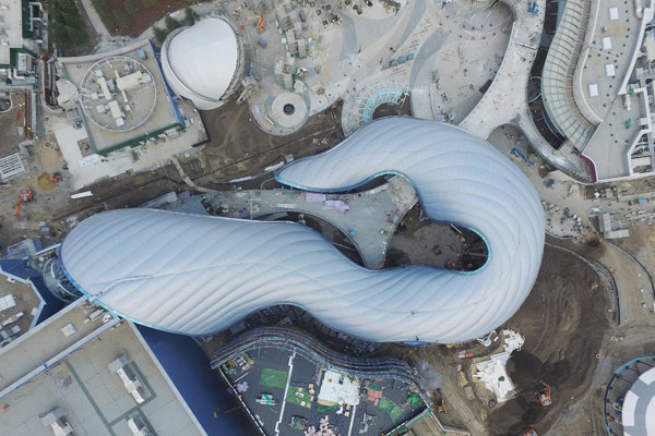 SH Disney tickets on sale, buyers endure long wait and high prices