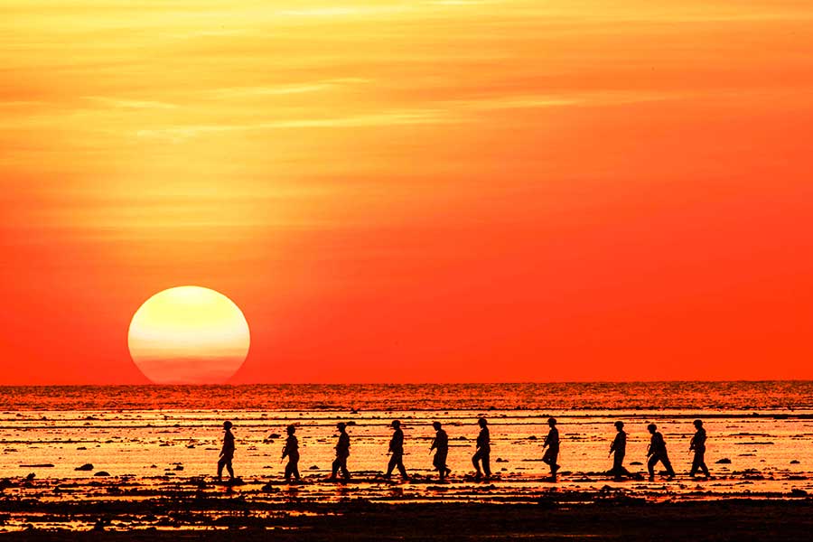 PLA soldiers on patrol on Xisha Islands