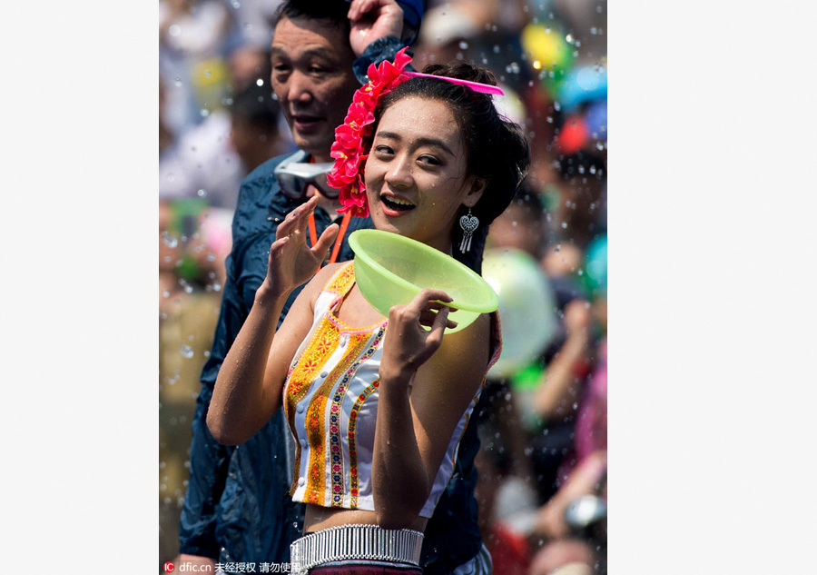 Water-sprinkling festival celebrated in SW China's Yunnan