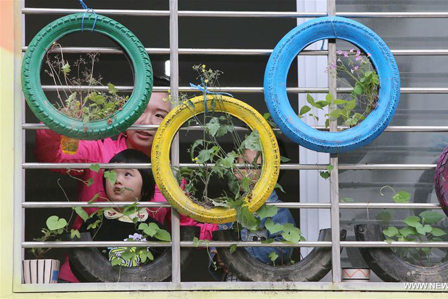 Kindergarten in C China brings spring to classroom