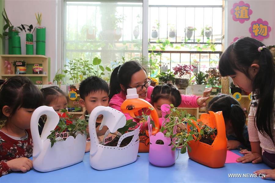Kindergarten in C China brings spring to classroom
