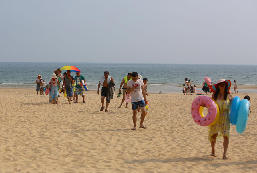Guangzhou on high alert as Typhoon Nida causes traffic chaos