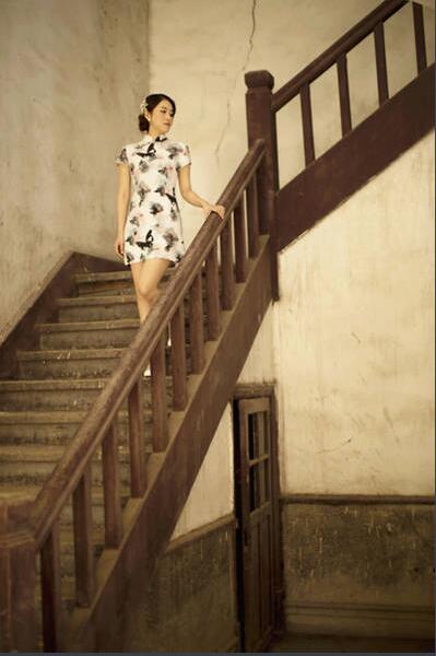 Young village official takes retro photos to publicize hometown