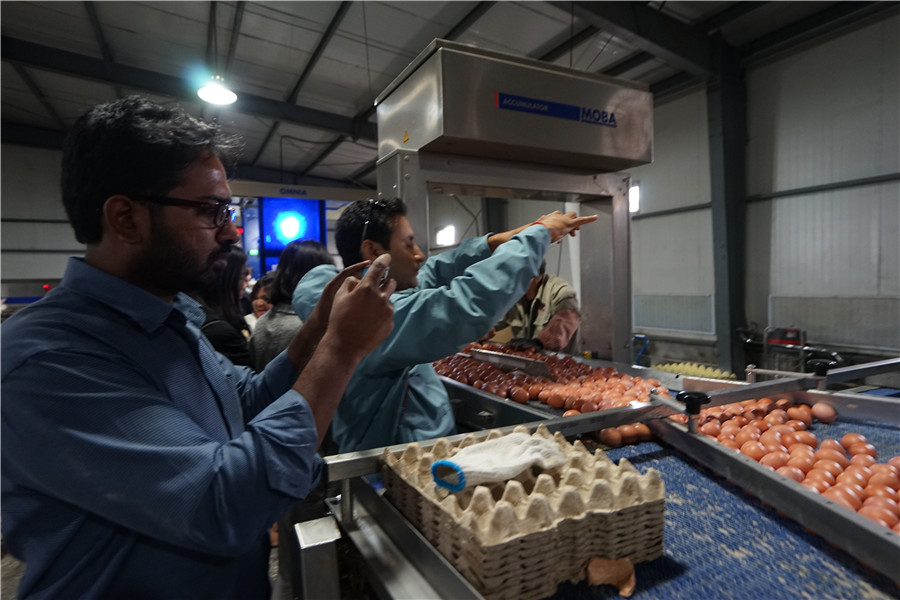 Asian journalists tour Yulin in Shaanxi