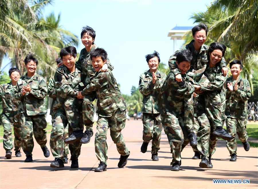 Female soldiers take training in Hainan