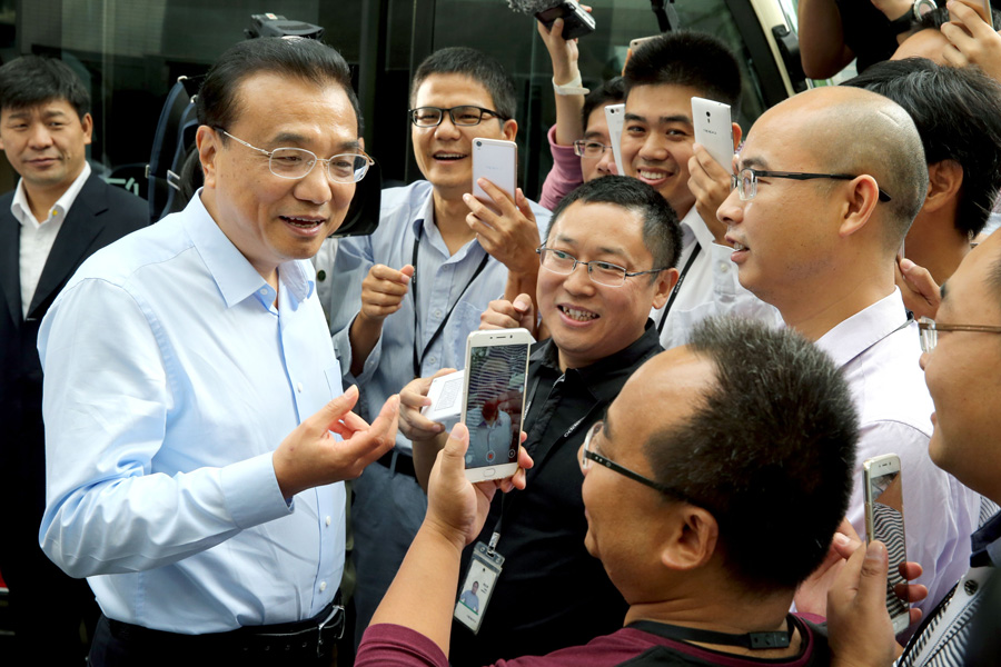 Premier Li visits companies in Dongguan