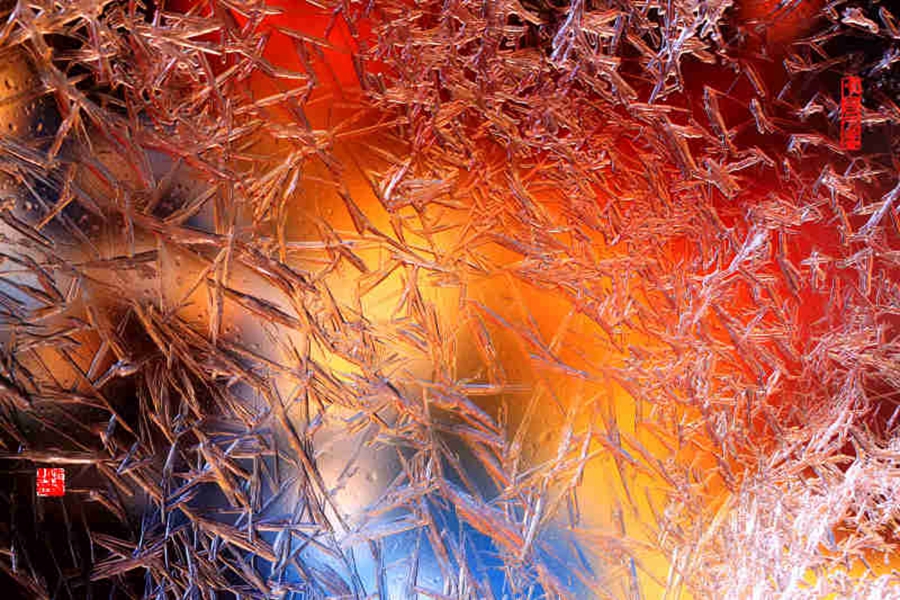 Ice turns into rainbow of colors in Jilin