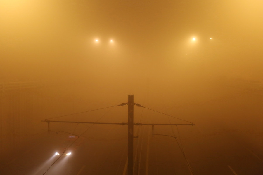 Heavy smog continues to choke Chinese cities