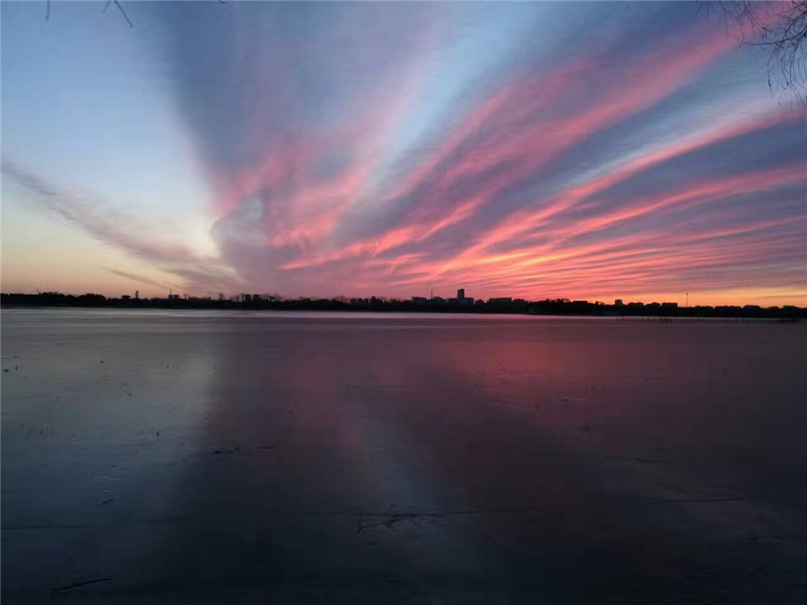 Beijing wakes to rosy dawn
