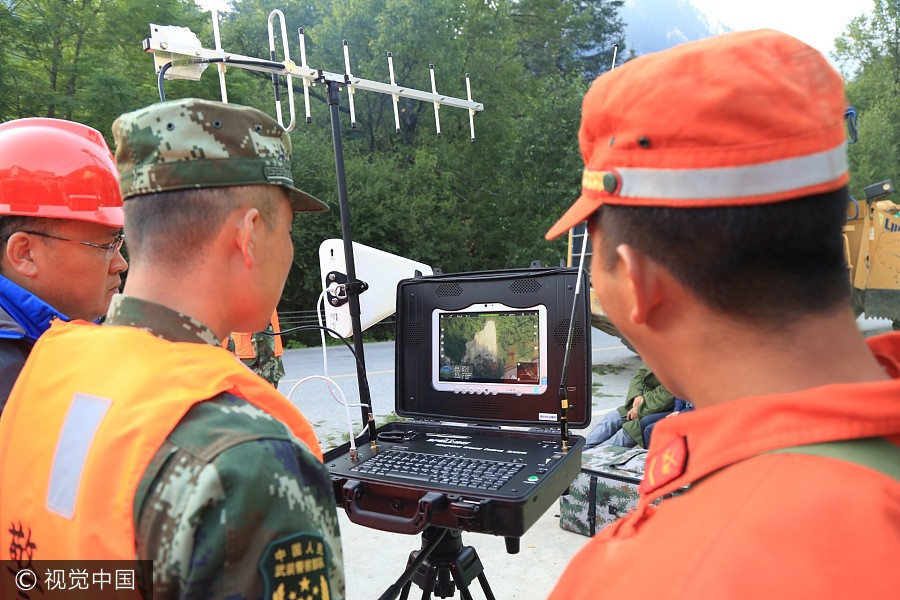 Rescuers work overnight to save quake victims