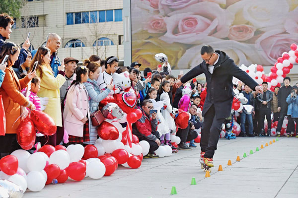 Couple tie the knot in roller skates