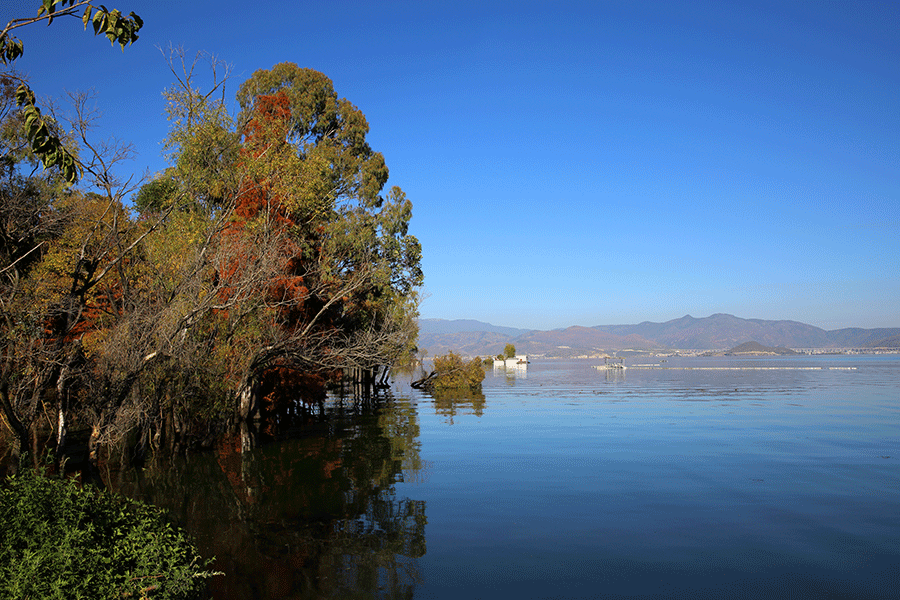 Breathtaking scenery around Erhai Lake