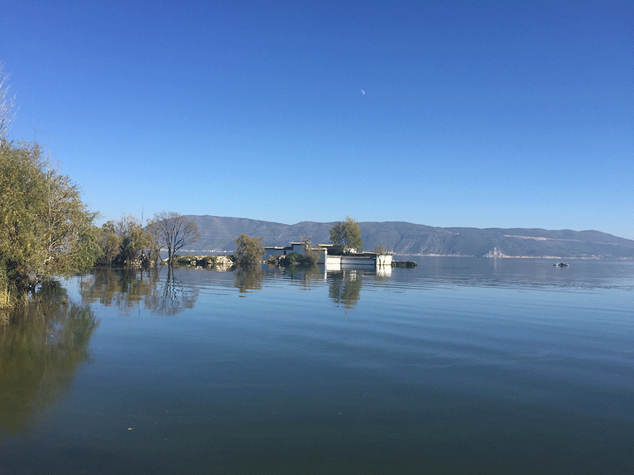 Breathtaking scenery around Erhai Lake