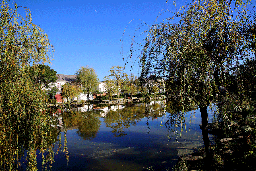 Breathtaking scenery around Erhai Lake