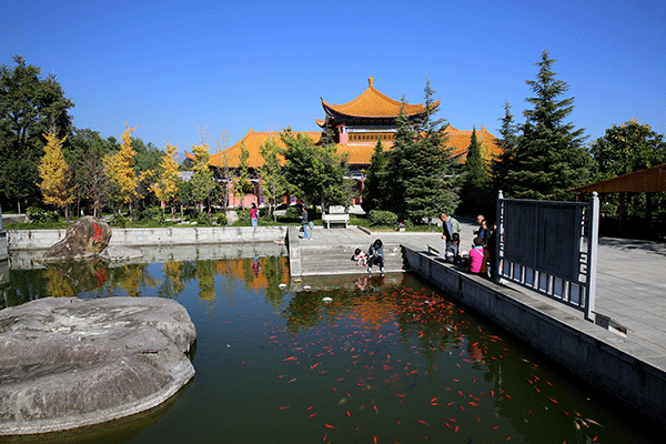 A glimpse of the Three Pagodas of Chongsheng Temple