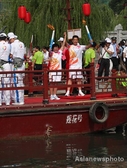 Torch relay in ancient town