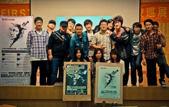 高校學子“各出奇招” 手寫海報、戶外放映亮點不斷