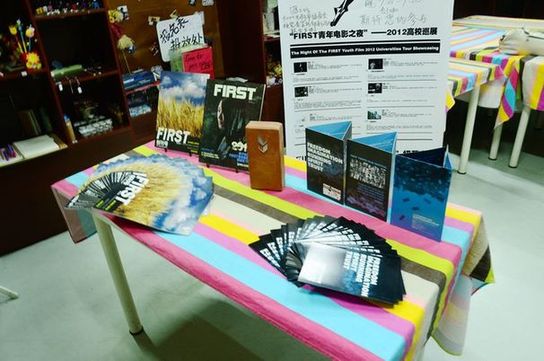 高校學子“各出奇招” 手寫海報、戶外放映亮點不斷