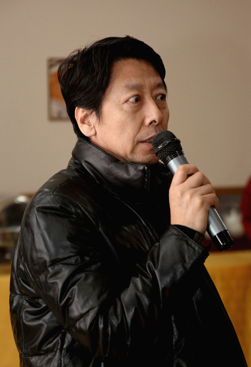 天上掉餡餅，砸中“愛國詩人”孔二狗