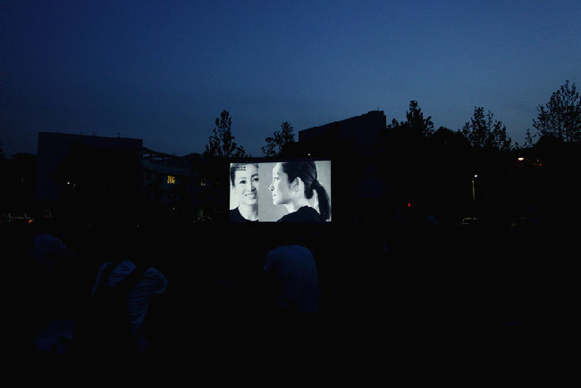 FIRST青影展巡展落地清華露天放映回到不散場的青春