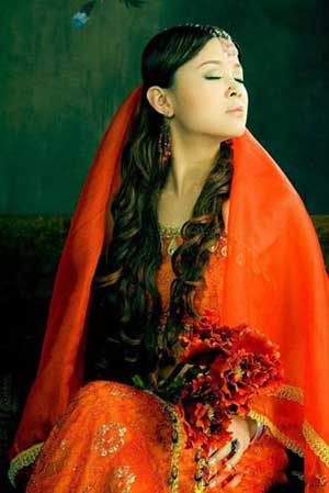 Chinese brides in traditional Indian attire <br>