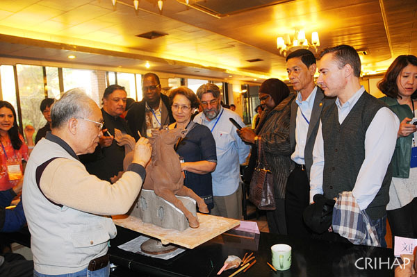 “歡樂(lè)春節(jié)”與傳統(tǒng)節(jié)日的保護(hù)與弘揚(yáng)高級(jí)研修班在廣東舉行