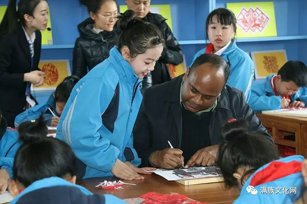 聯合國教科文組織參觀考察滿族小學