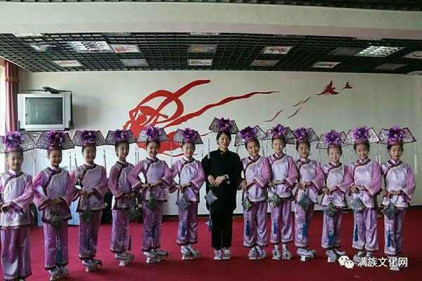 聯合國教科文組織參觀考察滿族小學