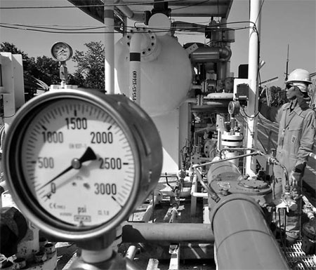 Crude oil slips below the $43 mark