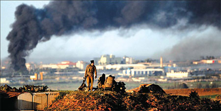 Israeli troops shell UN office in Gaza