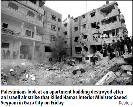 Fighting slows as Hamas offers truce