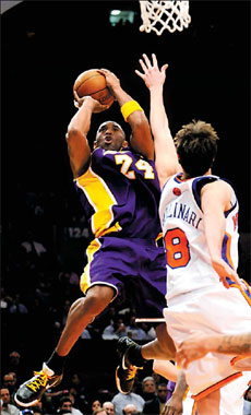 Bryant scores 61 points to power Lakers over Knicks